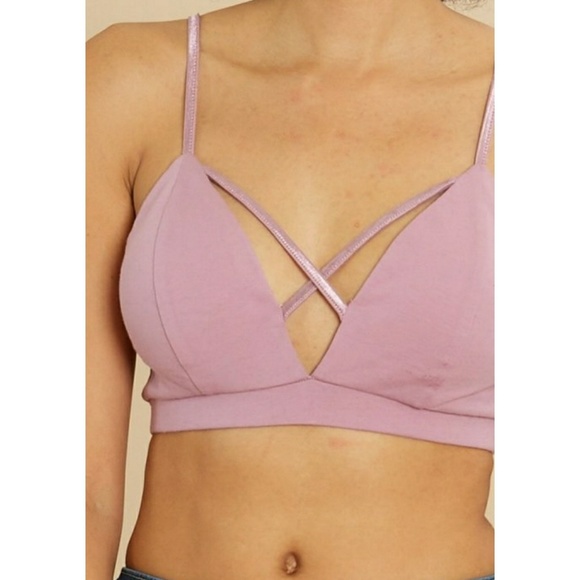 lolafreebird Tops - 🌿CRISS CROSS BRALETTE🌿